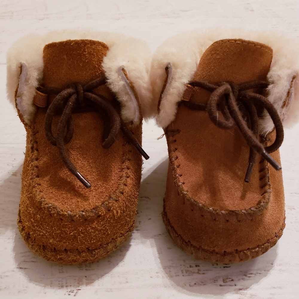 UGG | Baby Booties Size US 2/3 - Picture 2 of 4